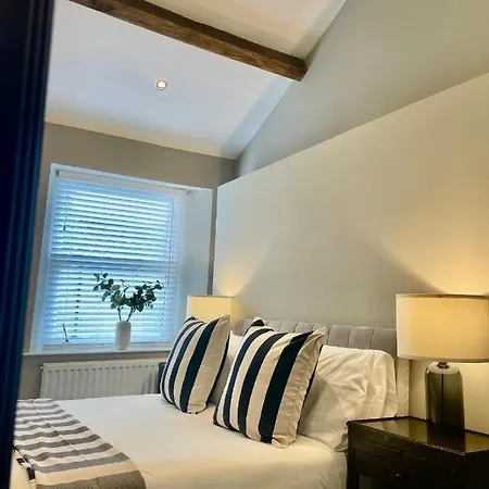 Queen's Cottage, سكيبتون