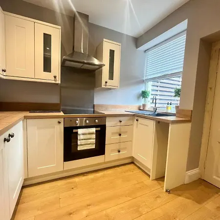 펜션 Queen's Cottage, *