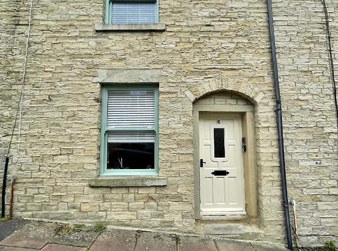 Queen's Cottage, * Skipton