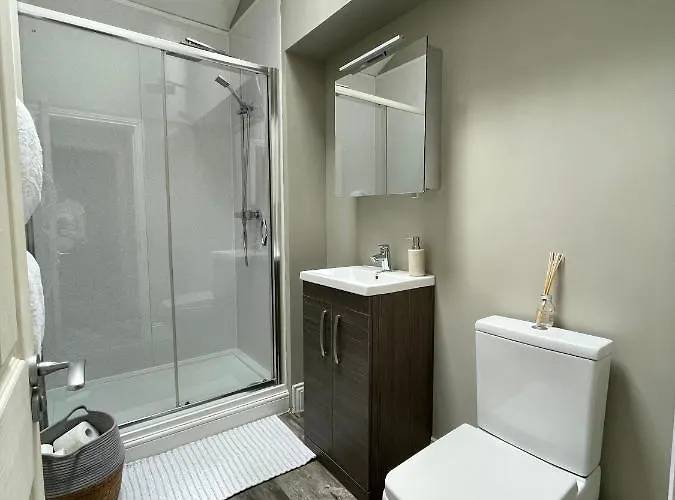 Queen's Cottage, * Skipton